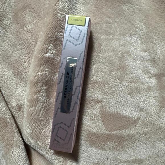 Makeup Revolution Xxtra Glow Strobe Liquid Lip Gloss M84 - Picture 1 of 1